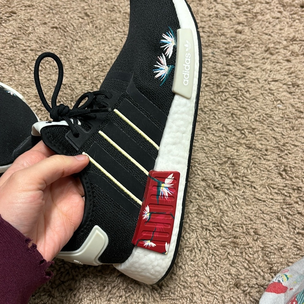Iike new adidas NMD size 9 women’s